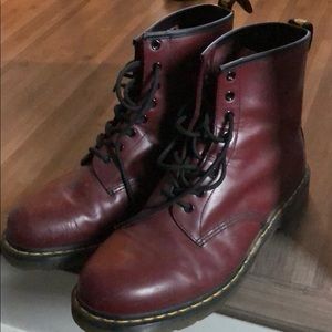 8 hole men’s cherry doc’s sz 13